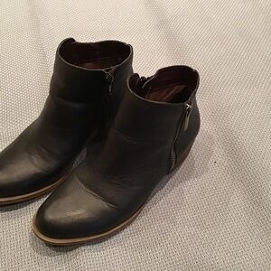 Kensie Gabriella ankle booties